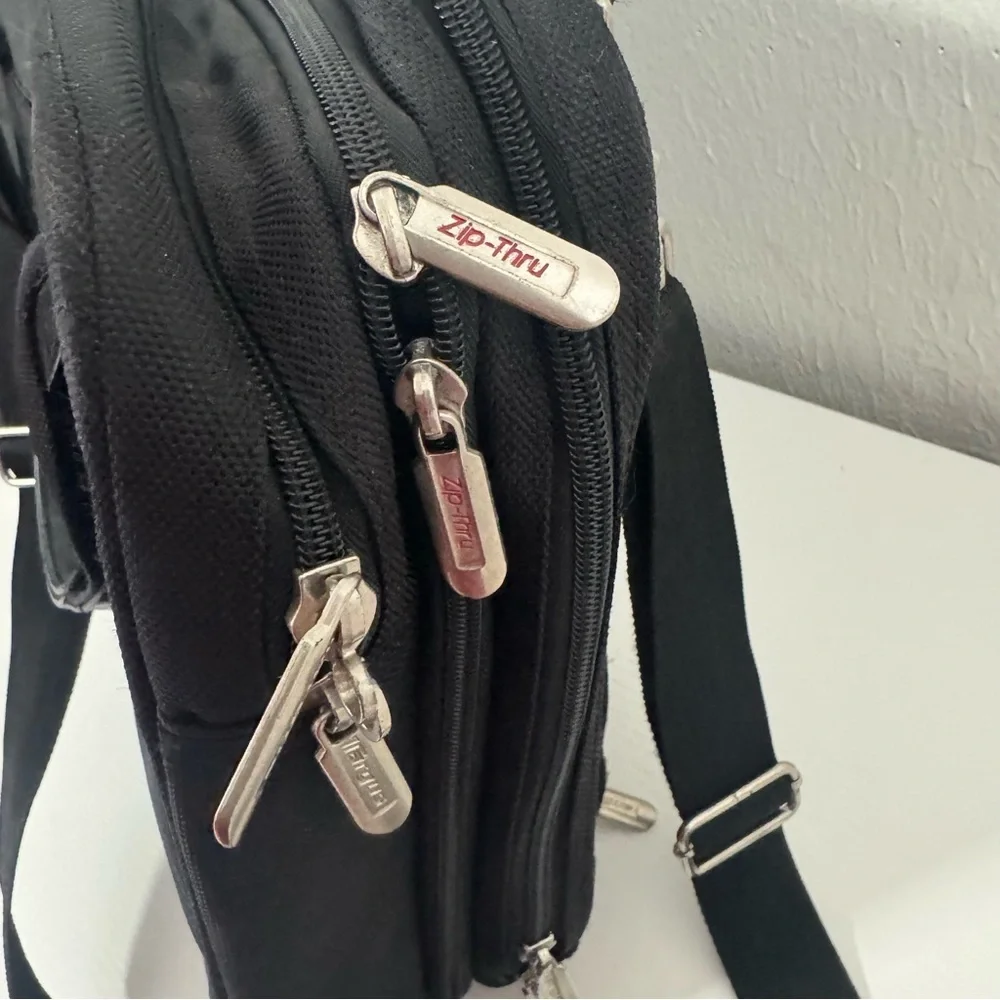 Targus Corporate Traveler Black Professional Laptop Briefcase Shoulder Strap EUC